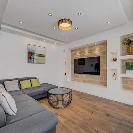 Holiday home Holiday Home Golden Strings By Interhome *
