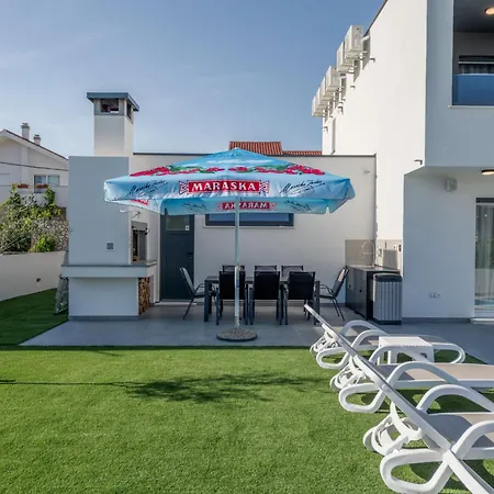 Holiday Home Golden Strings By Interhome